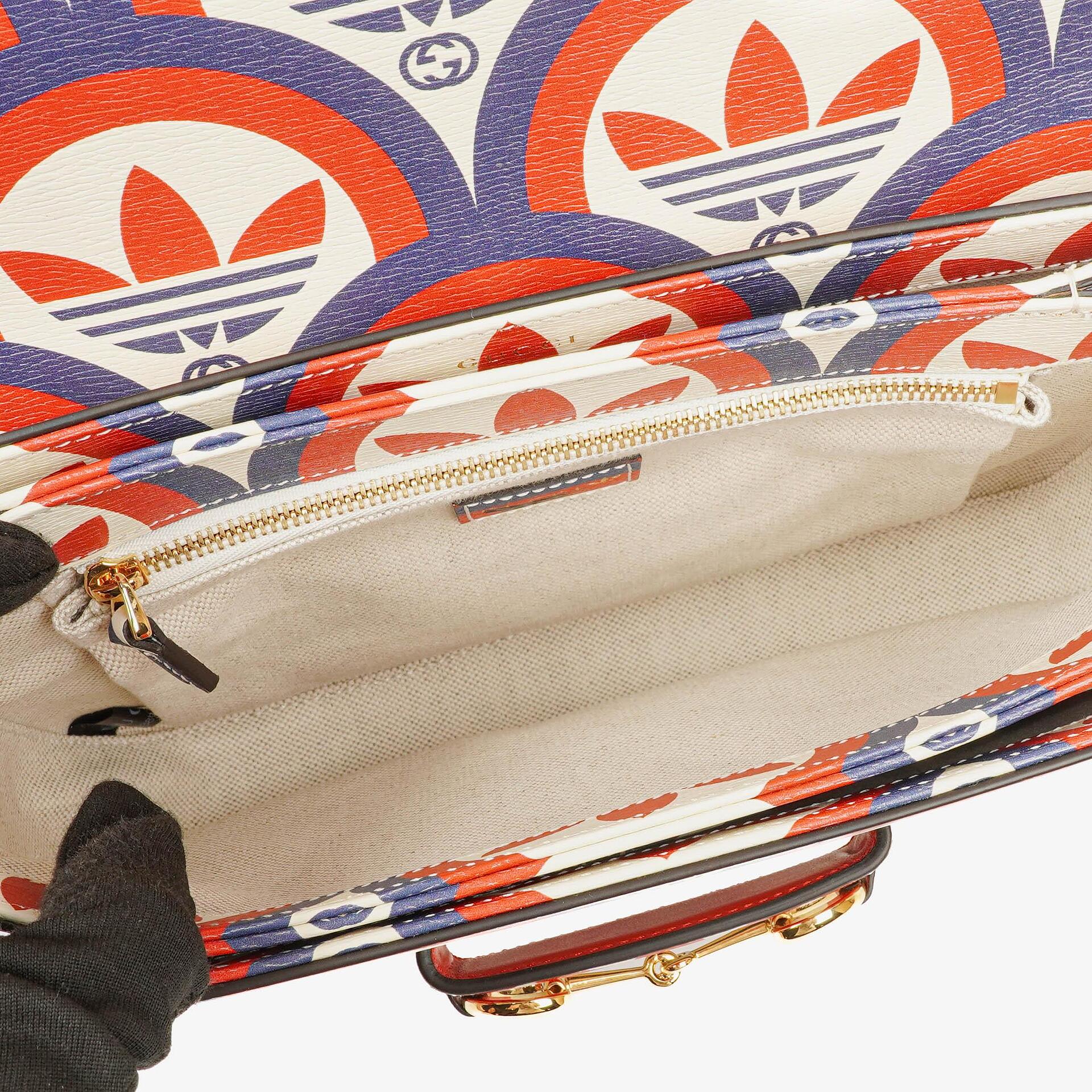 Gucci x adidas Shanghai kleine Horsebit 1955 Schultertasche aus Kalbsleder mit Web, Trefoil und Interlocking G in Rot Weiß Blau