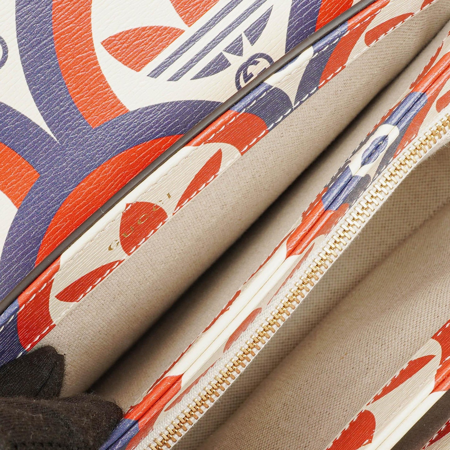 Gucci x adidas Shanghai kleine Horsebit 1955 Schultertasche aus Kalbsleder mit Web, Trefoil und Interlocking G in Rot Weiß Blau