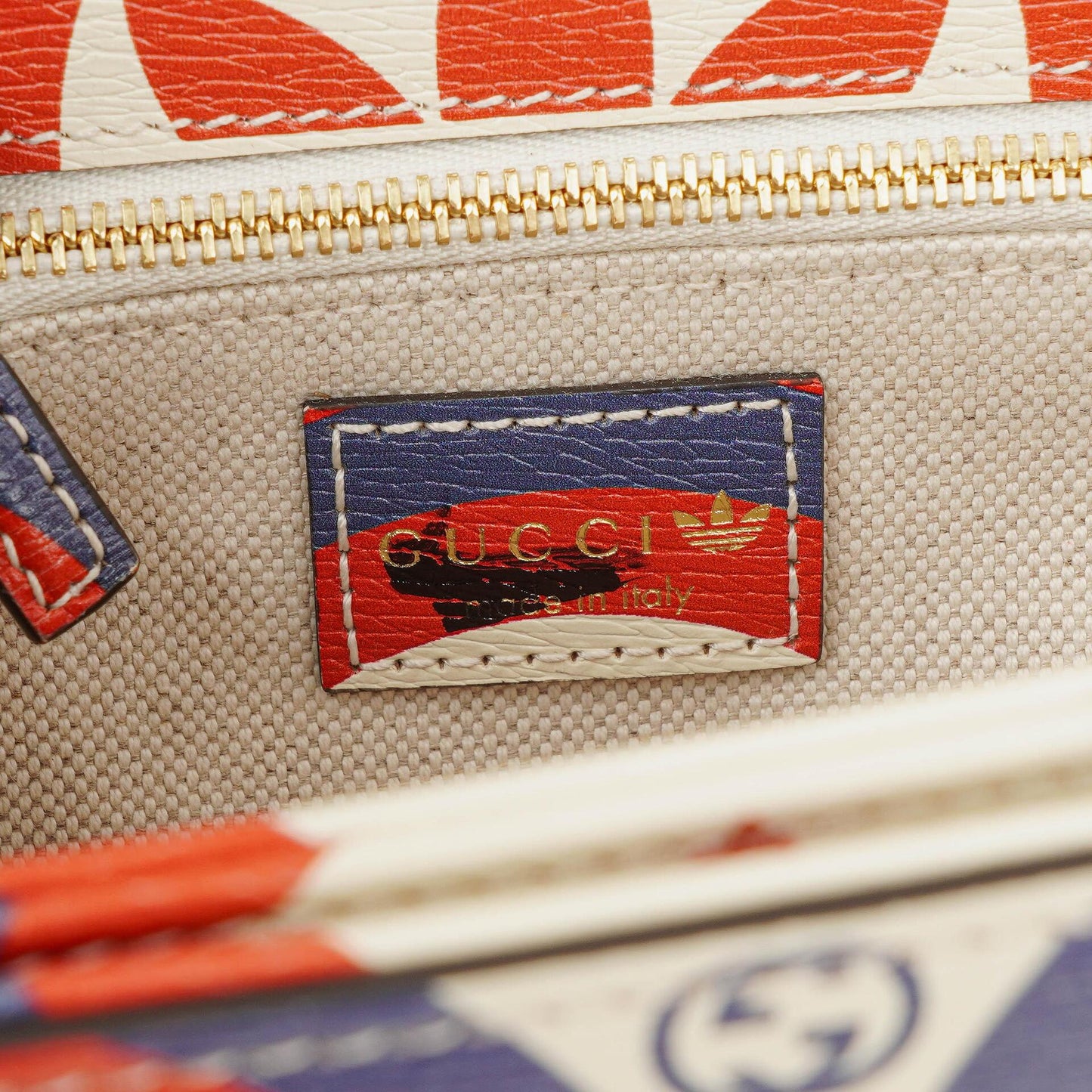 Gucci x adidas Shanghai kleine Horsebit 1955 Schultertasche aus Kalbsleder mit Web, Trefoil und Interlocking G in Rot Weiß Blau