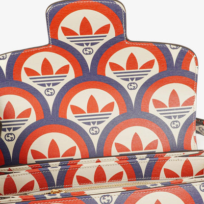 Gucci x adidas Shanghai kleine Horsebit 1955 Schultertasche aus Kalbsleder mit Web, Trefoil und Interlocking G in Rot Weiß Blau