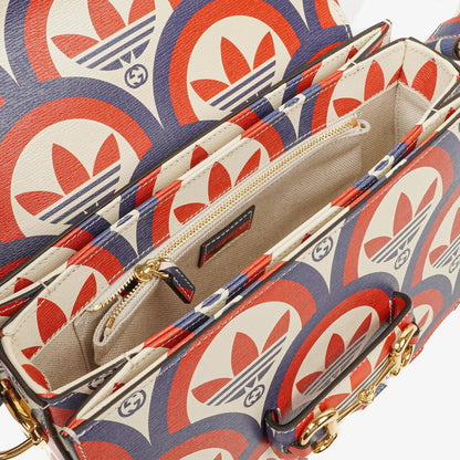 Gucci x adidas Shanghai kleine Horsebit 1955 Schultertasche aus Kalbsleder mit Web, Trefoil und Interlocking G in Rot Weiß Blau