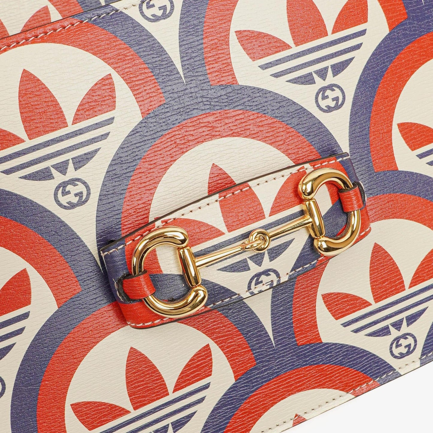 Gucci x adidas Shanghai kleine Horsebit 1955 Schultertasche aus Kalbsleder mit Web, Trefoil und Interlocking G in Rot Weiß Blau