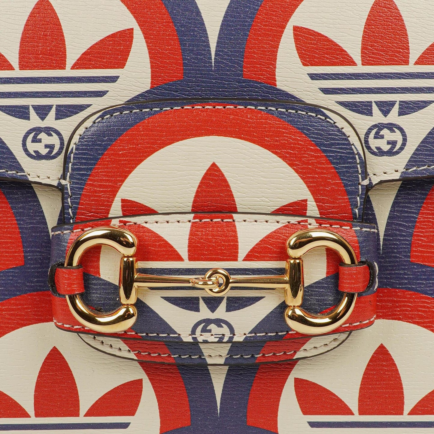 Gucci x adidas Shanghai kleine Horsebit 1955 Schultertasche aus Kalbsleder mit Web, Trefoil und Interlocking G in Rot Weiß Blau
