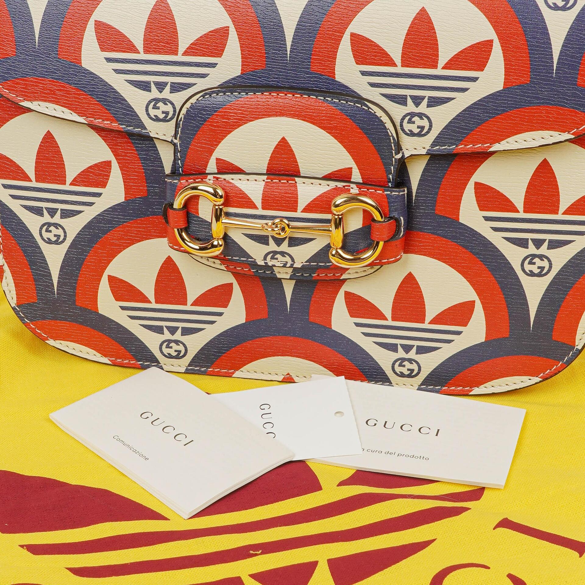 Gucci x adidas Shanghai kleine Horsebit 1955 Schultertasche aus Kalbsleder mit Web, Trefoil und Interlocking G in Rot Weiß Blau