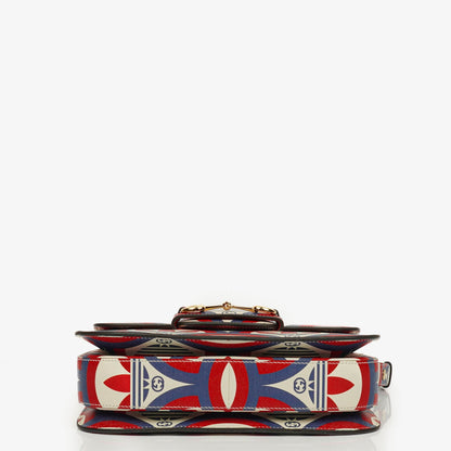 Gucci x adidas Shanghai Small Horsebit 1955 Schultertasche aus Kalbsleder mit Web, Trefoil und Interlocking G in Rot, Weiß und Blau