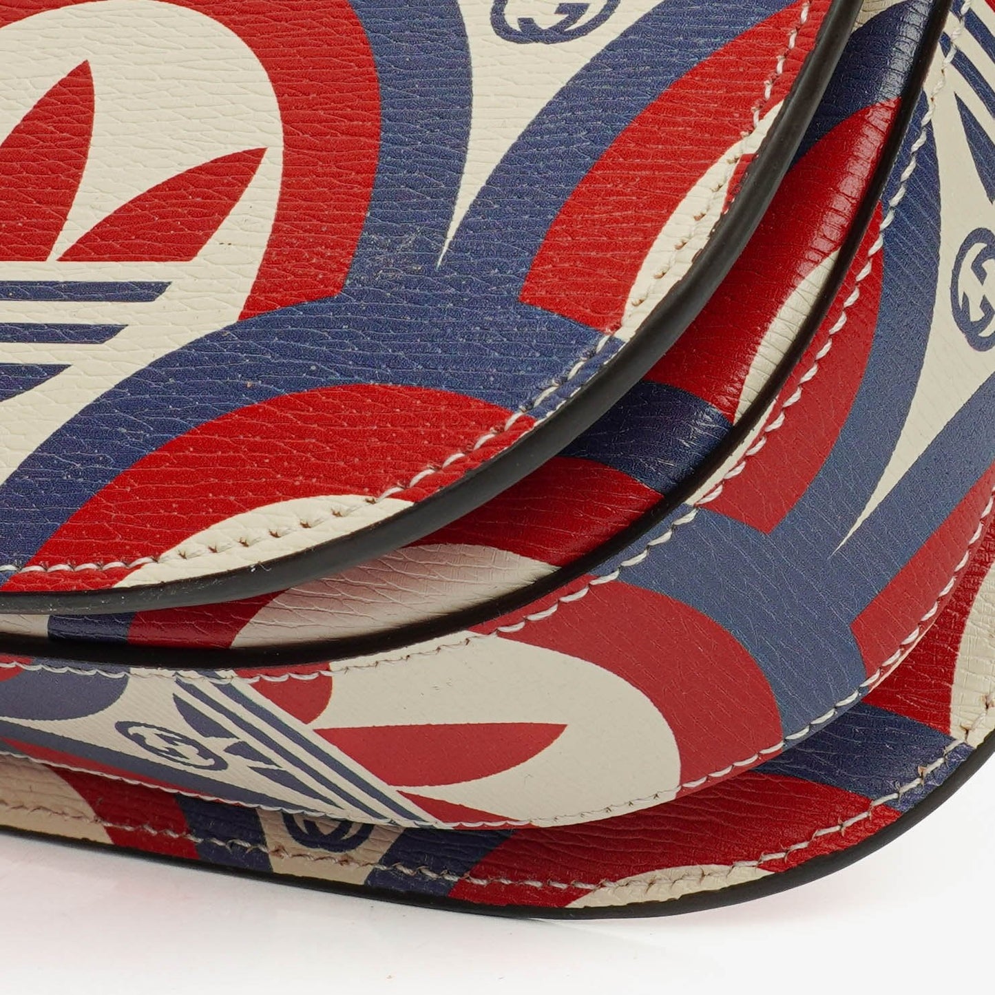 Gucci x adidas Shanghai Small Horsebit 1955 Schultertasche aus Kalbsleder mit Web, Trefoil und Interlocking G in Rot, Weiß und Blau
