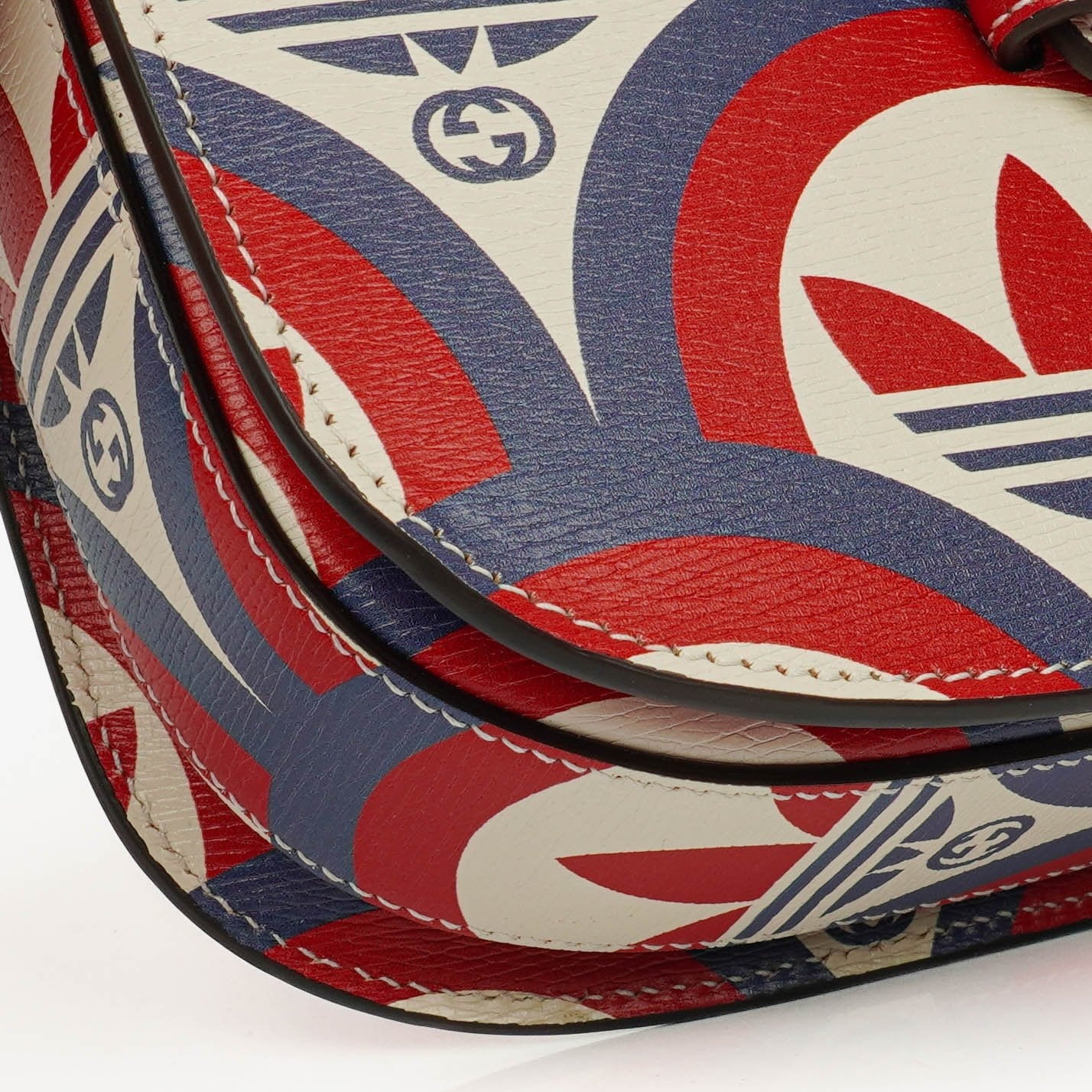 Gucci x adidas Shanghai Small Horsebit 1955 Schultertasche aus Kalbsleder mit Web, Trefoil und Interlocking G in Rot, Weiß und Blau