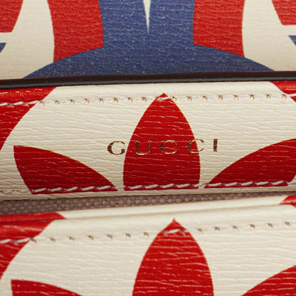 Gucci x adidas Shanghai Small Horsebit 1955 Schultertasche aus Kalbsleder mit Web, Trefoil und Interlocking G in Rot, Weiß und Blau