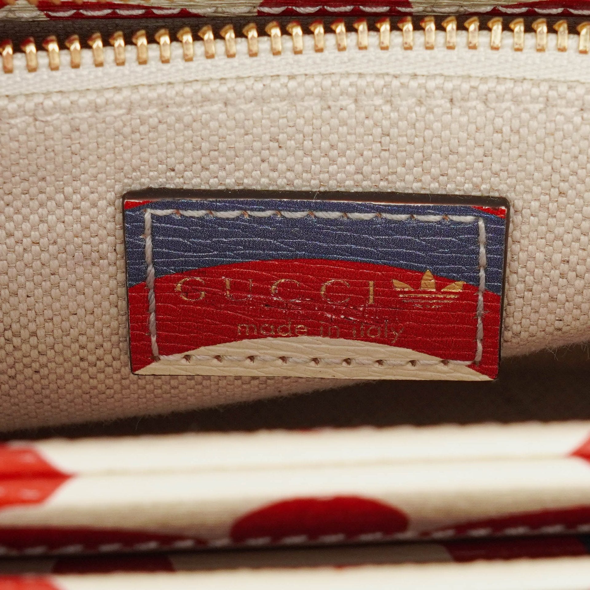 Gucci x adidas Shanghai Small Horsebit 1955 Schultertasche aus Kalbsleder mit Web, Trefoil und Interlocking G in Rot, Weiß und Blau