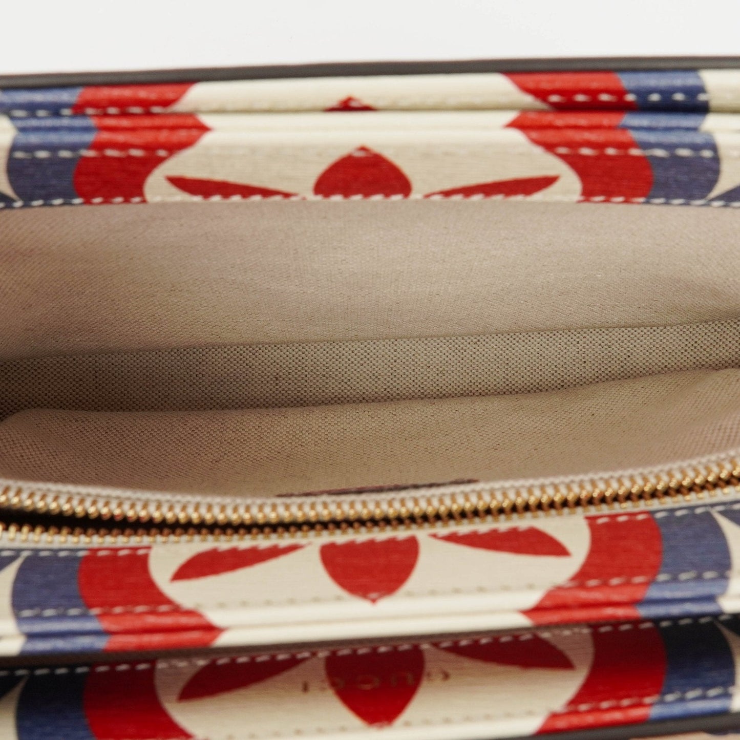 Gucci x adidas Shanghai Small Horsebit 1955 Schultertasche aus Kalbsleder mit Web, Trefoil und Interlocking G in Rot, Weiß und Blau