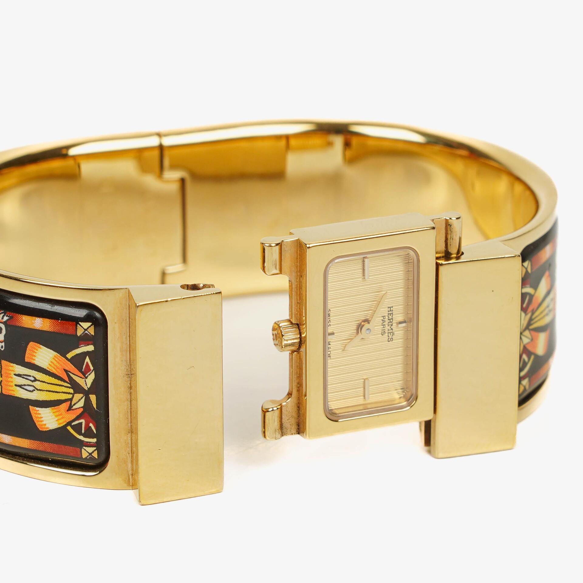 Hermès Loquet L01.201 Armreif-Quarzuhr aus schwarzer Reitsport-Emaille und vergoldetem Metall