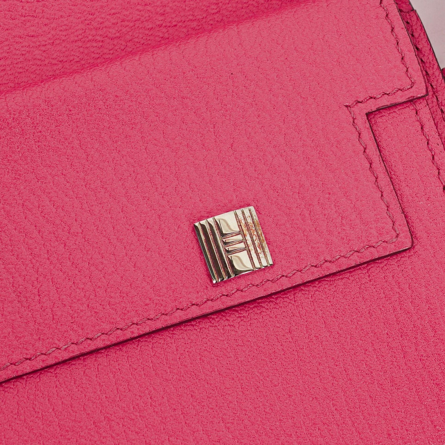 Hermès Kelly Longue Geldbörse aus Chevre Mysore in Rose Shocking