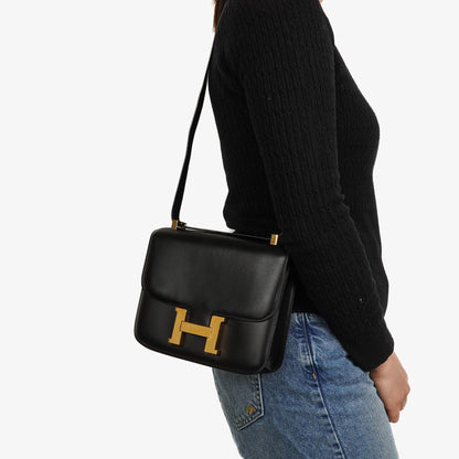 Hermès Constance 23 Vintage aus schwarzem Box-Kalbsleder mit goldfarbener Hardware, 1979