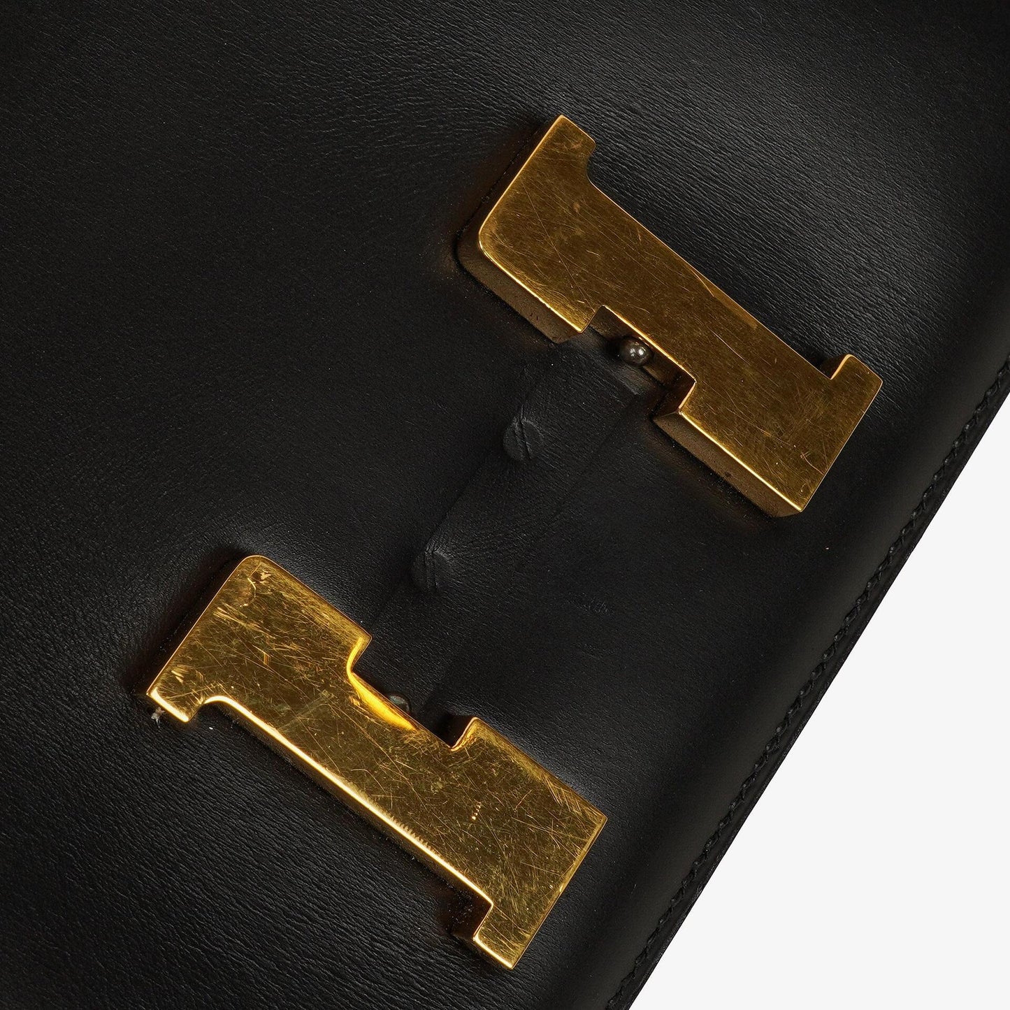 Hermès Constance 23 Vintage aus schwarzem Box-Kalbsleder mit goldfarbener Hardware, 1979