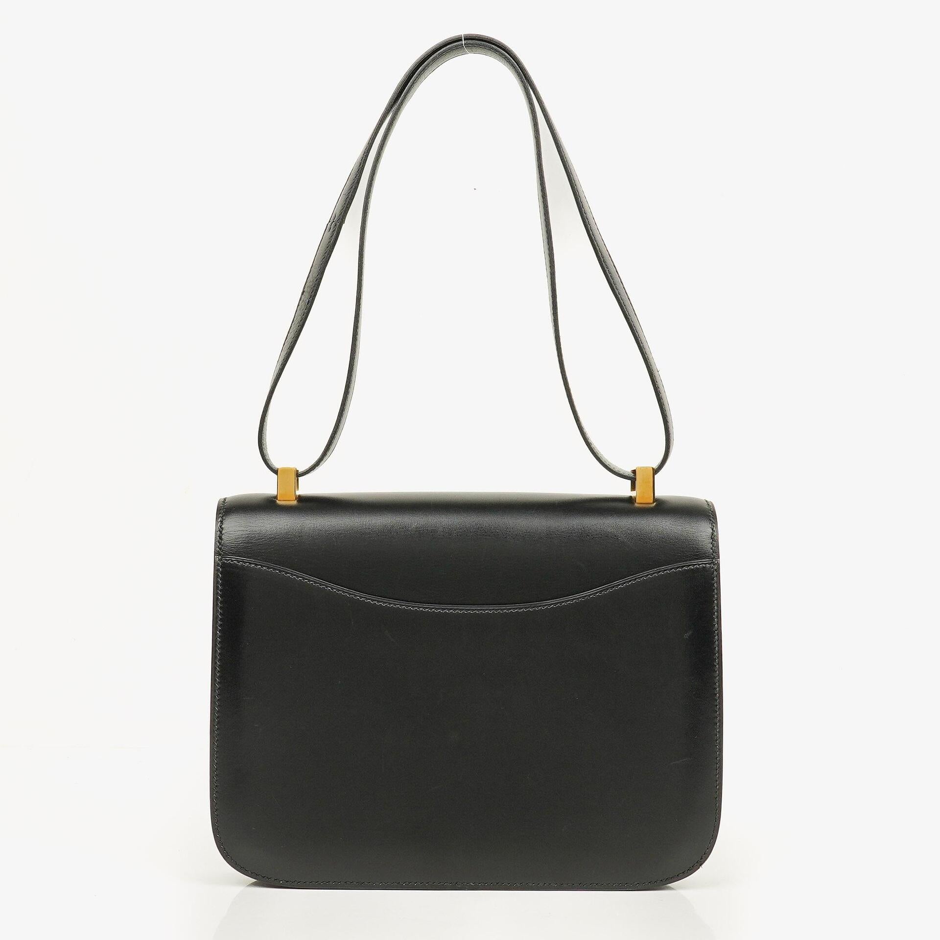 Hermès Constance 23 Vintage in schwarzem Boxcalf mit Goldbeschlägen, 1993