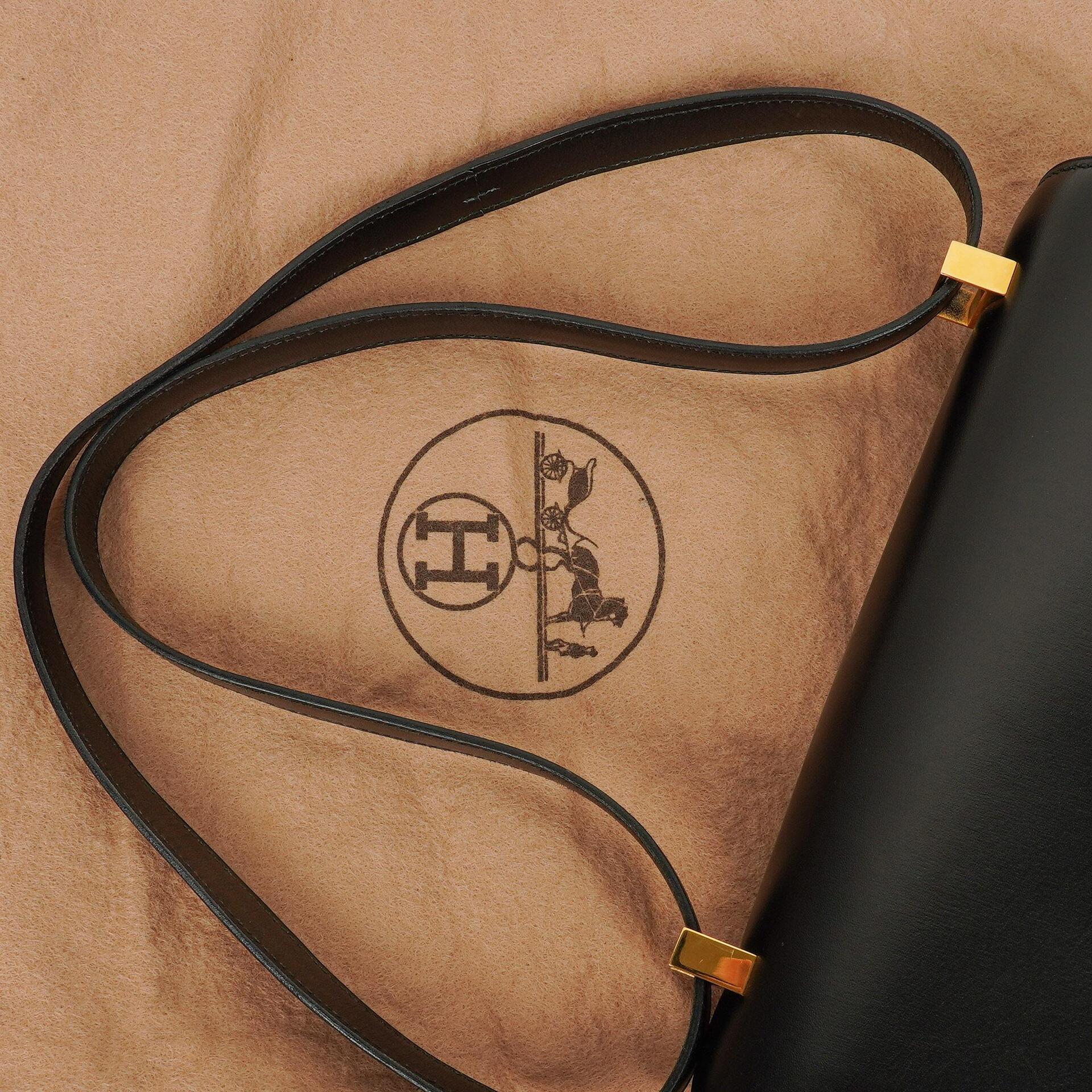 Hermès Constance 23 Vintage in schwarzem Boxcalf mit Goldbeschlägen, 1993