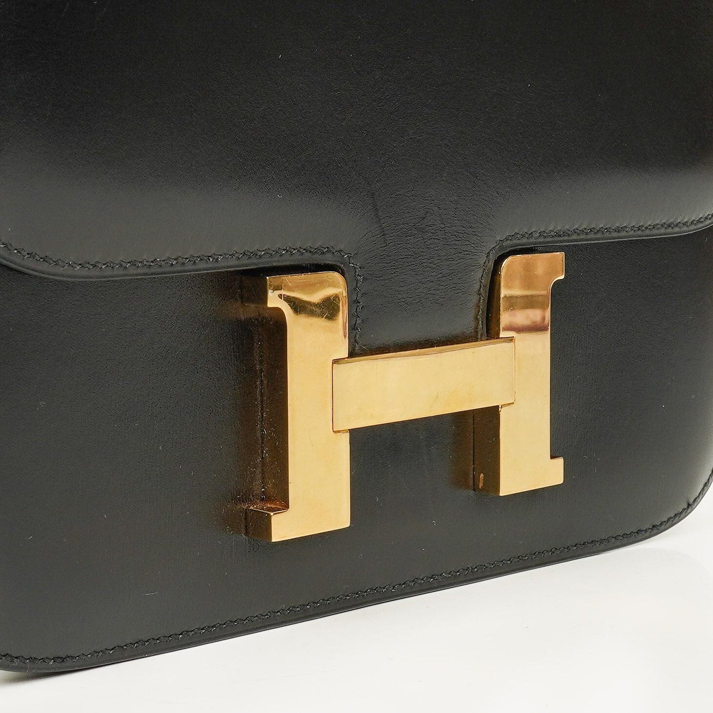 Hermès Constance 23 Vintage in schwarzem Boxcalf mit Goldbeschlägen, 1993