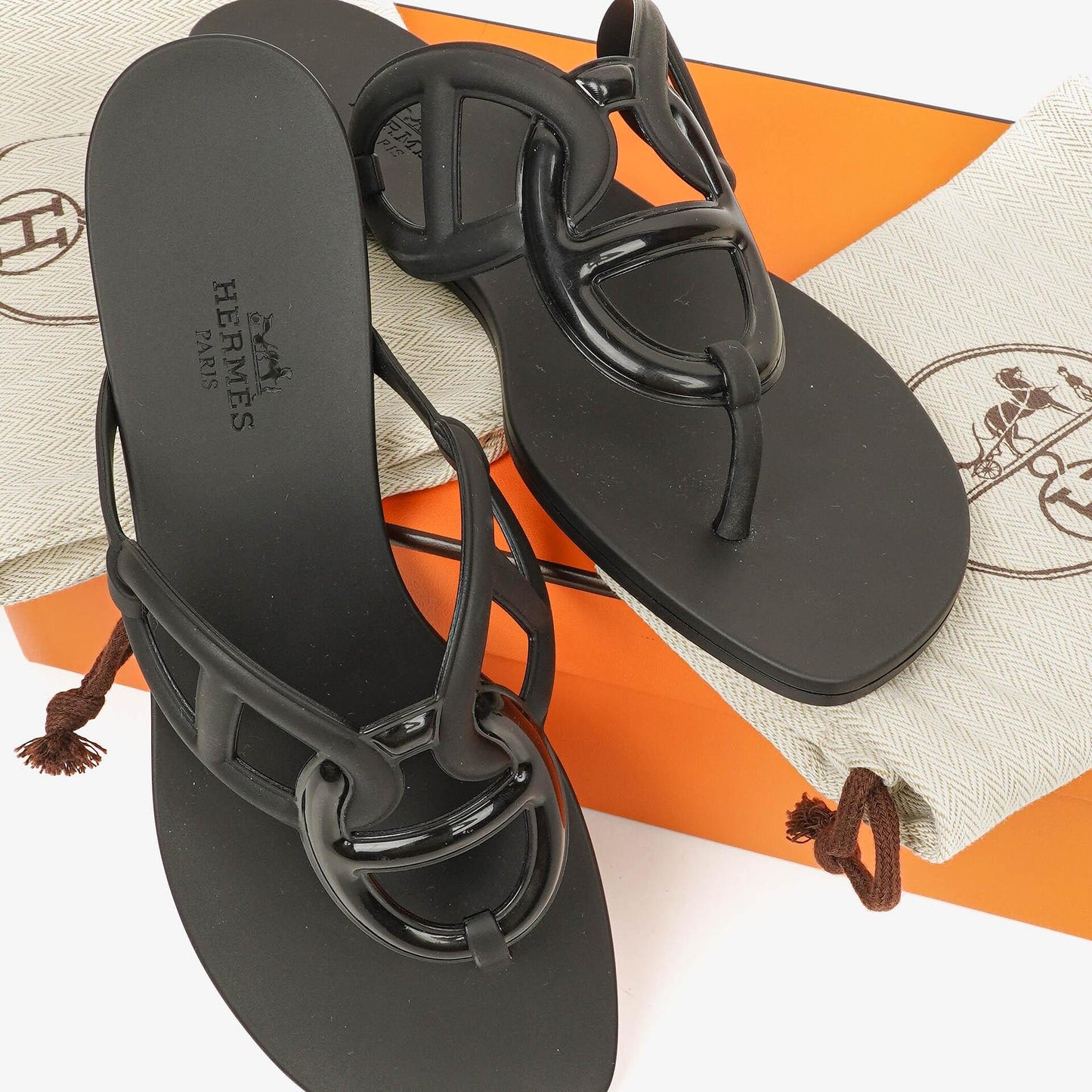 Hermès Egerie Damen-Sandalen aus schwarzem Gummi Größe 37
