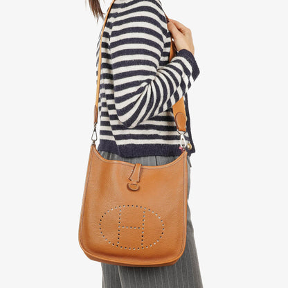 Hermès Evelyne I 29 Schultertasche aus Gold Taurillon Clemence Leder