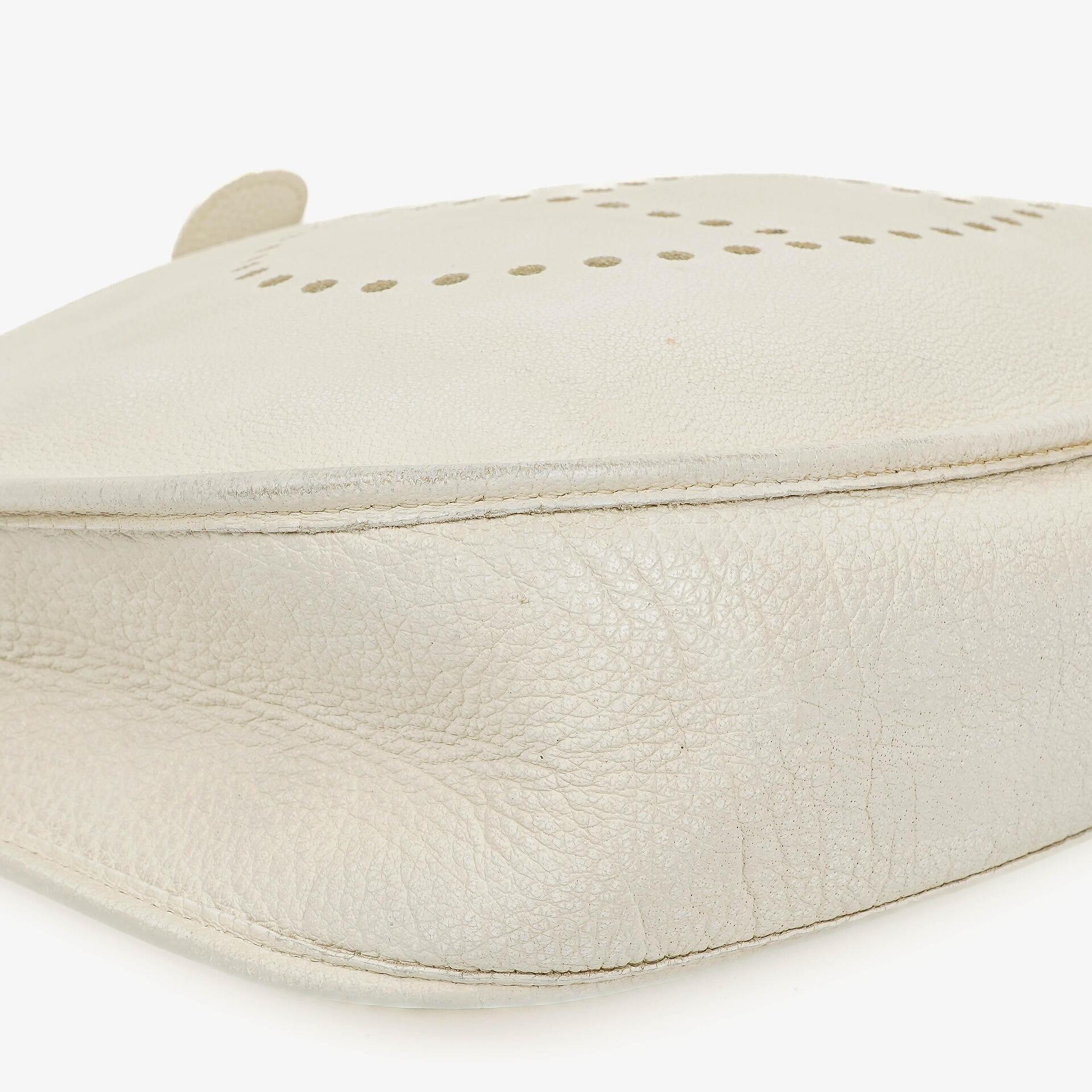 Hermès Evelyne I 30 Schultertasche aus weißem Clemence-Leder
