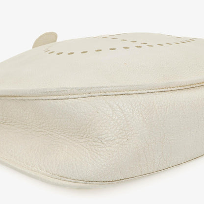 Hermès Evelyne I 30 Schultertasche aus weißem Clemence-Leder