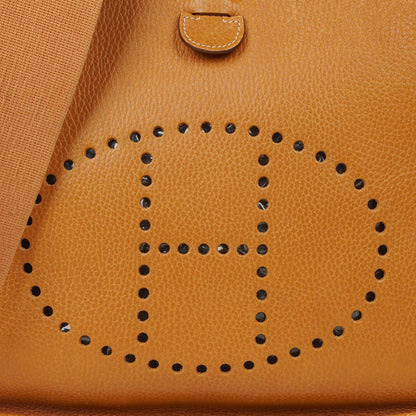 Hermès Evelyne I 32 Schultertasche aus Taurillon Clemence Leder in Gold