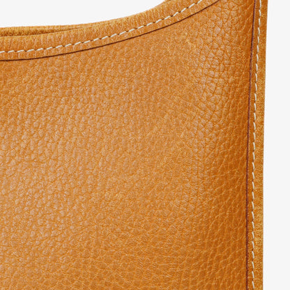 Hermès Evelyne I 32 Schultertasche aus Taurillon Clemence Leder in Gold