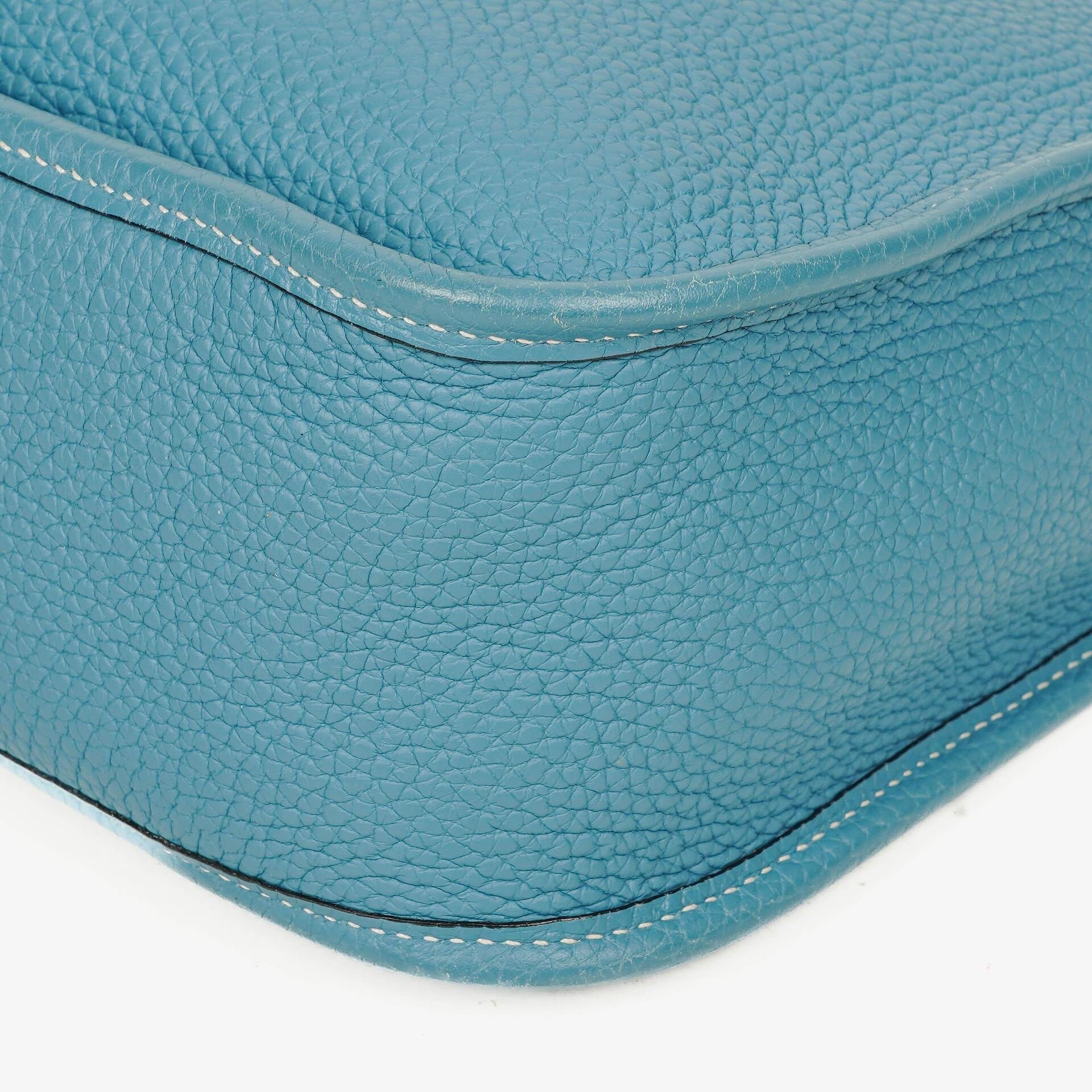 Hermès Evelyne I 32 Schultertasche aus Taurillon Clemence in Neu Bleu Jean