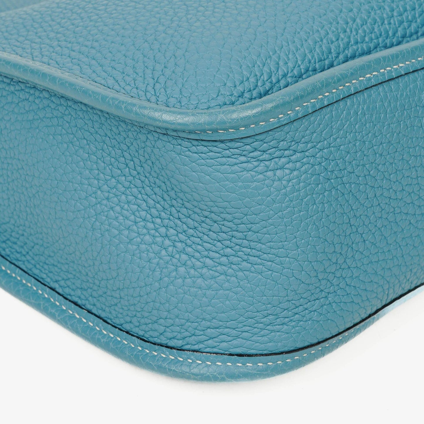 Hermès Evelyne I 32 Schultertasche aus Taurillon Clemence in Neu Bleu Jean