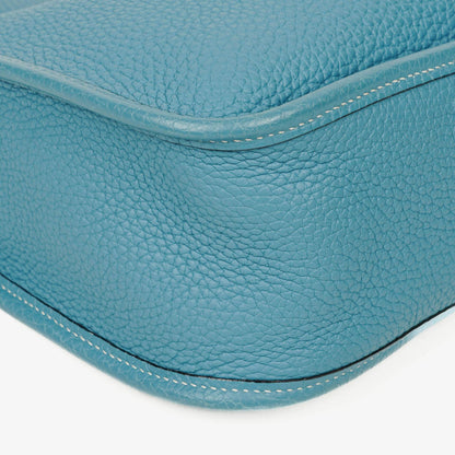 Hermès Evelyne I 32 Schultertasche aus Taurillon Clemence in Neu Bleu Jean