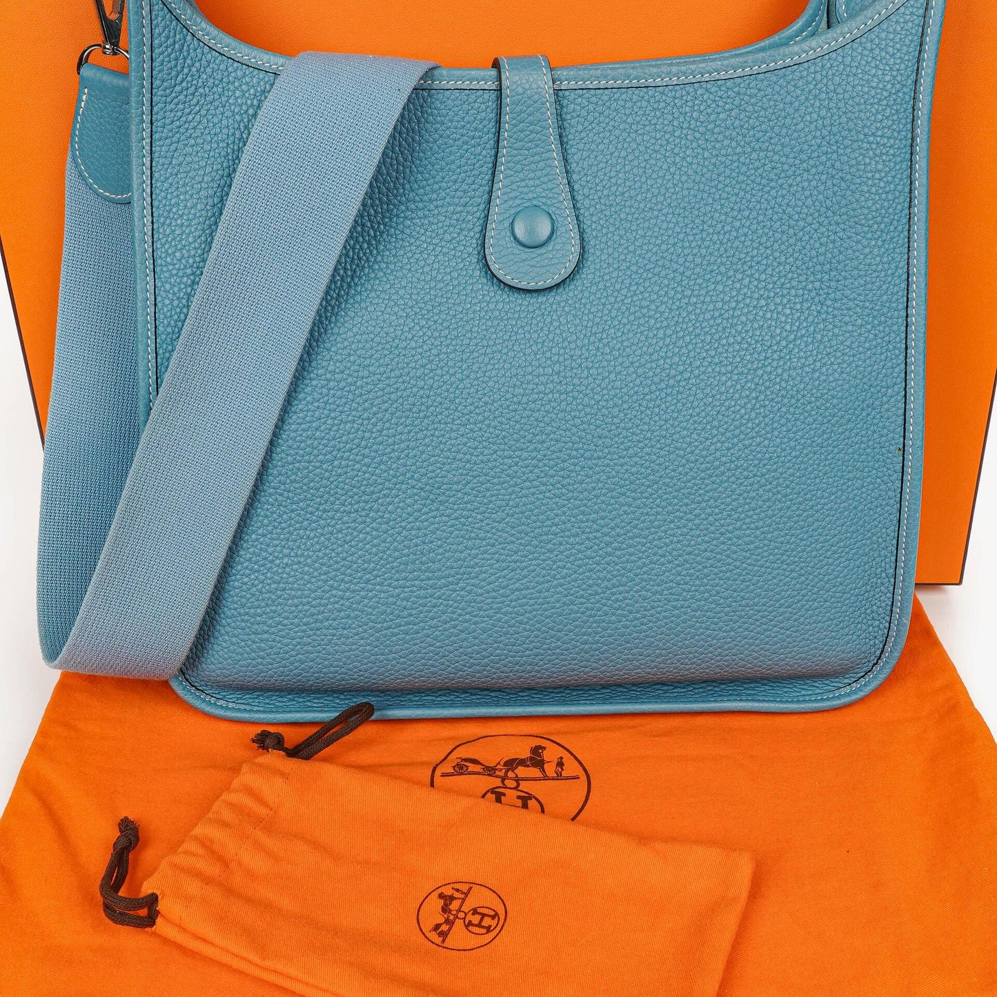 Hermès Evelyne I 32 Schultertasche aus Taurillon Clemence in Neu Bleu Jean