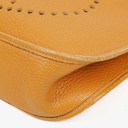 Hermès Evelyne I 33 Schultertasche aus Taurillon Clemence in Natural Sable