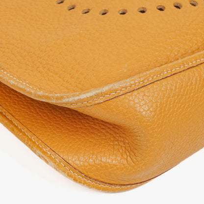 Hermès Evelyne I 33 Schultertasche aus Taurillon Clemence in Natural Sable