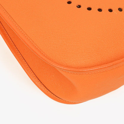 Hermès Evelyne I 33 Schultertasche aus orangefarbenem Epsom-Leder