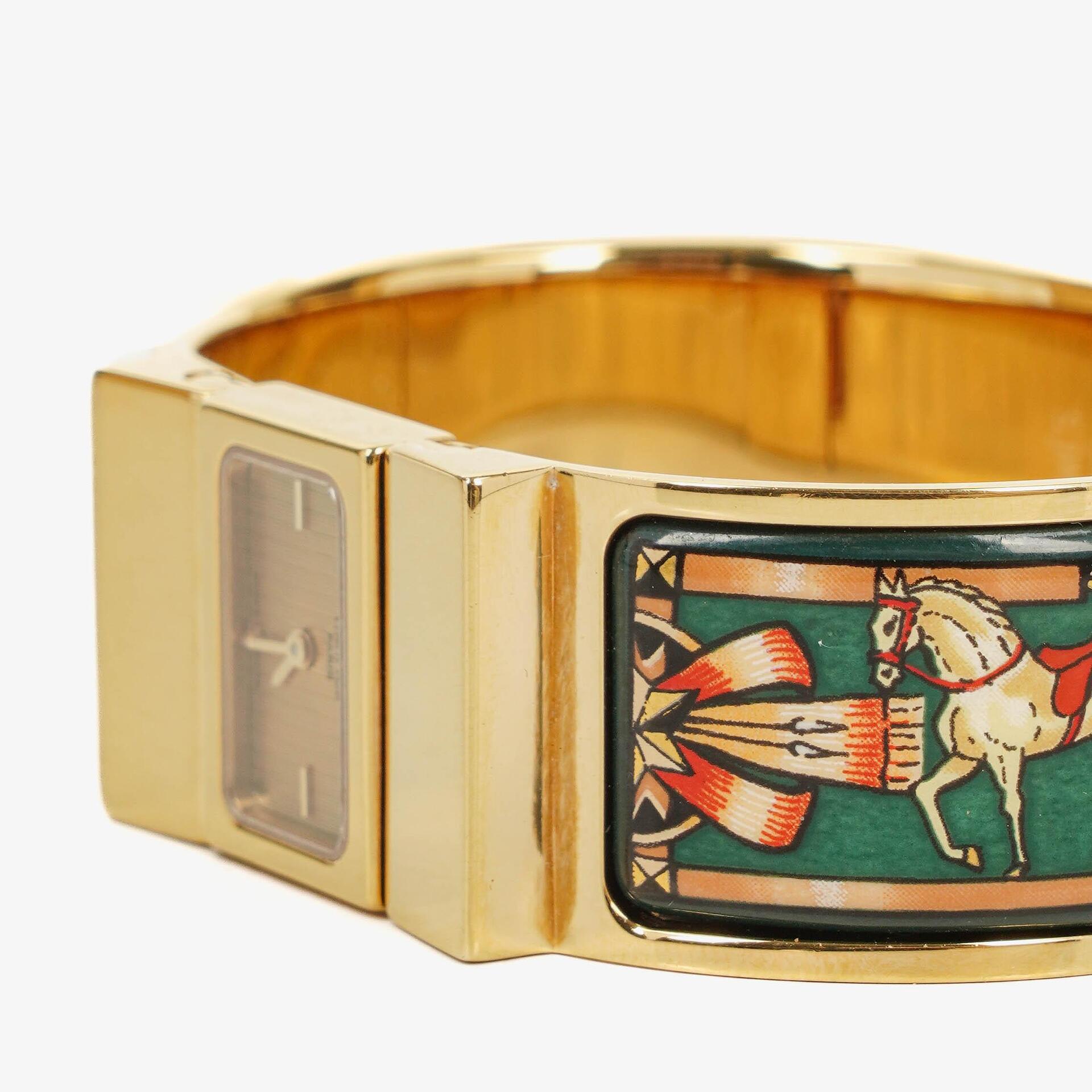 Hermès Loquet Armreif-Quarzuhr L01.100 mit grünem Equestrian Emaille und vergoldetem Finish
