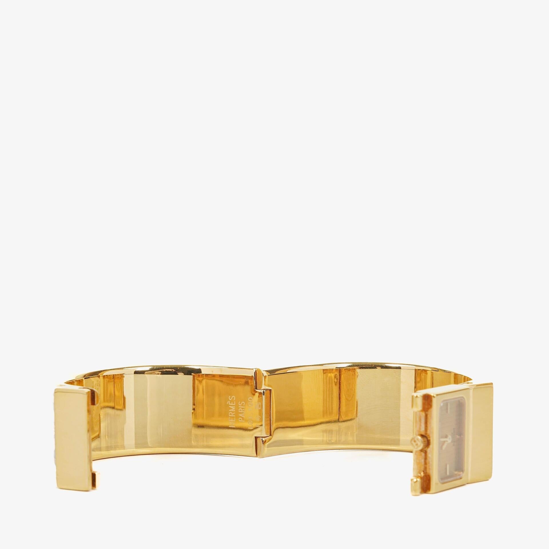 Hermès Loquet Armreif-Quarzuhr L01.100 mit grünem Equestrian Emaille und vergoldetem Finish