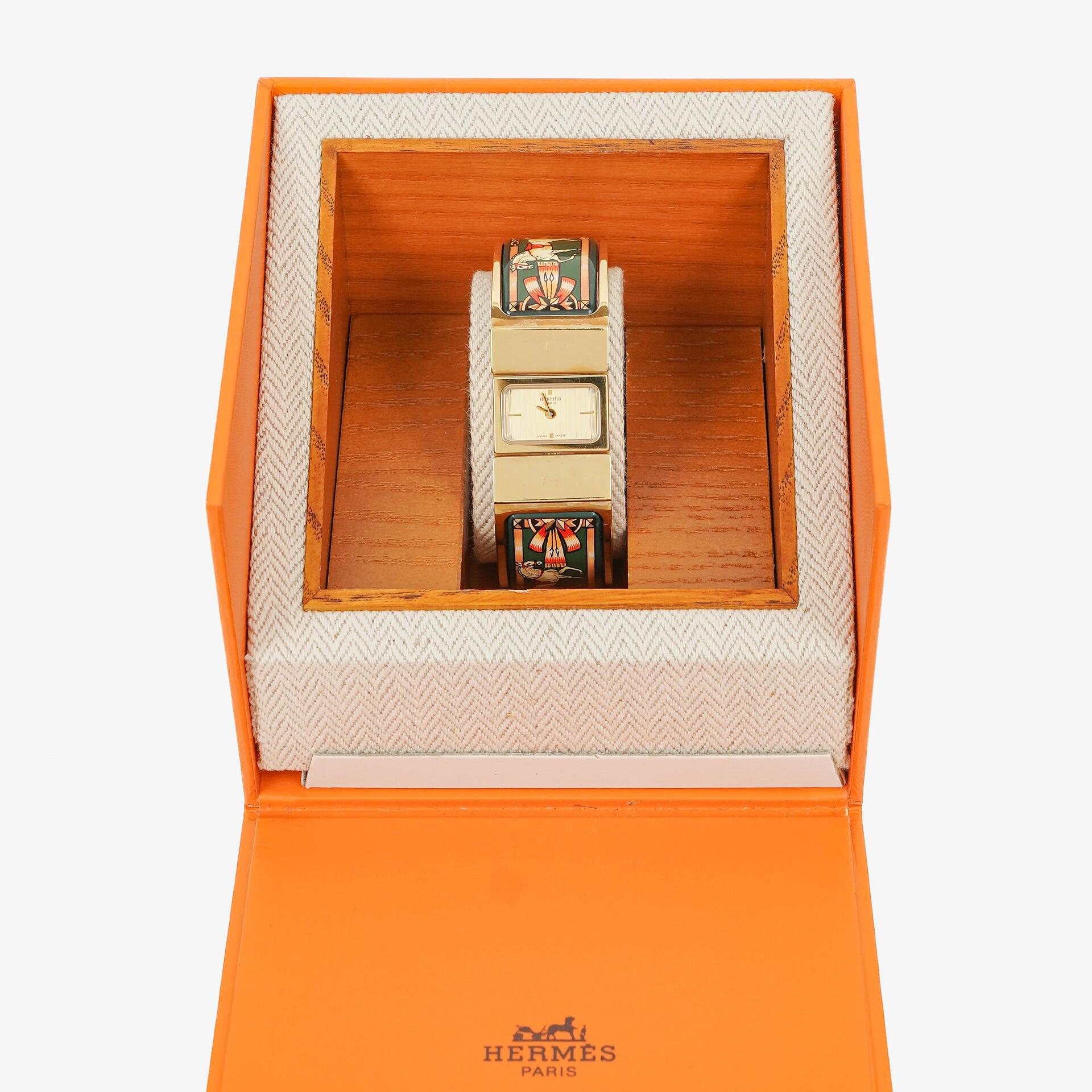 Hermes Grüne Reitsport Emaille und Vergoldete Loquet Armreif Quarzuhr L01.201