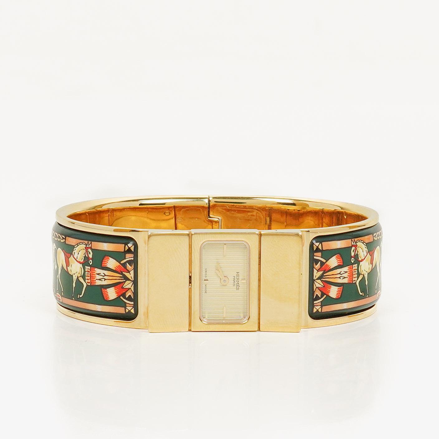 Hermès Loquet L01.201 Armreif-Quarzuhr mit grünem Reitsport-Emaille und Vergoldung