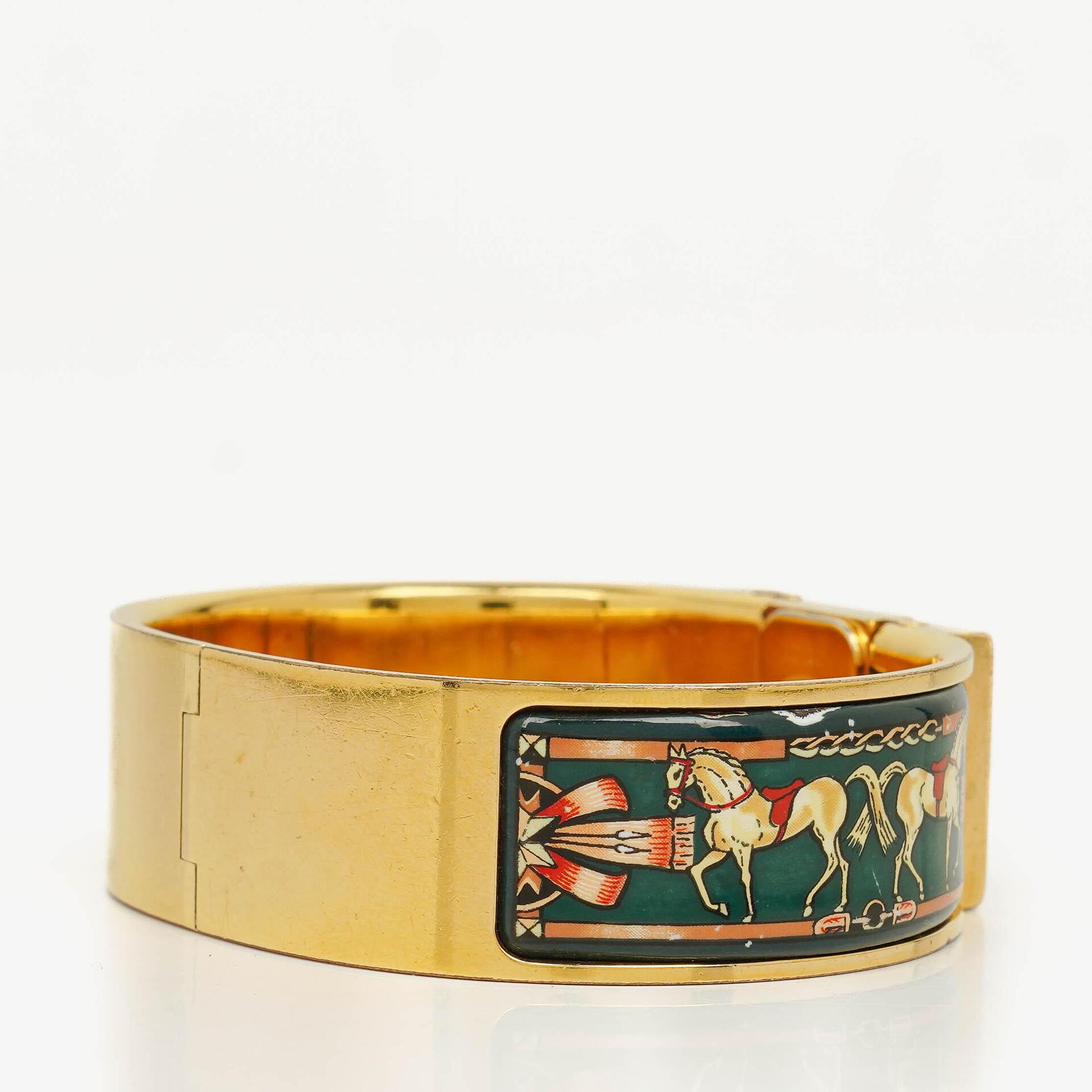 Hermès Loquet Armreif-Quarzuhr L01.201 mit grünem Reitsport-Emaille und Vergoldung