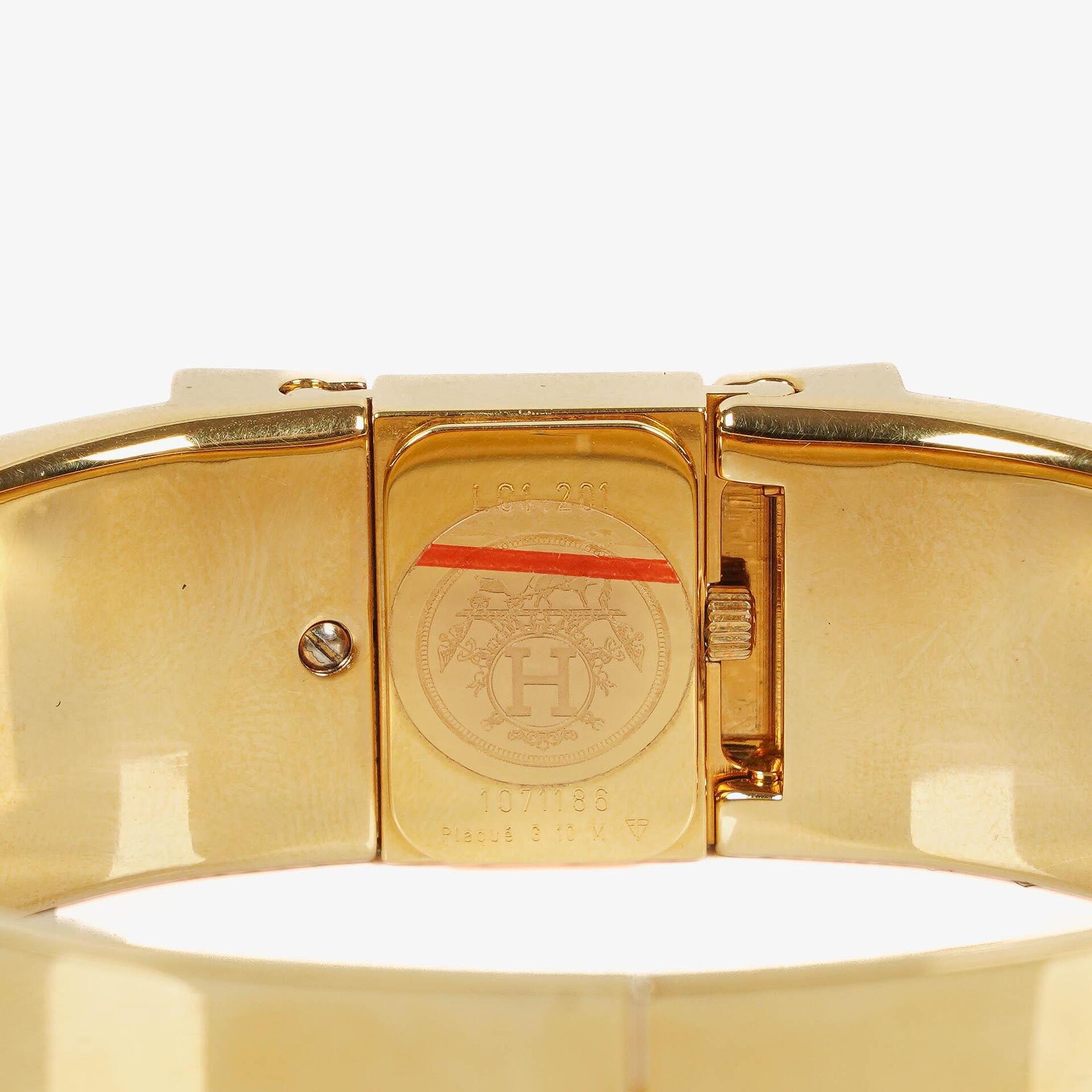 Hermès Loquet L01.201 Armreif-Quarzuhr mit grünem Reitsport-Emaille und Vergoldung