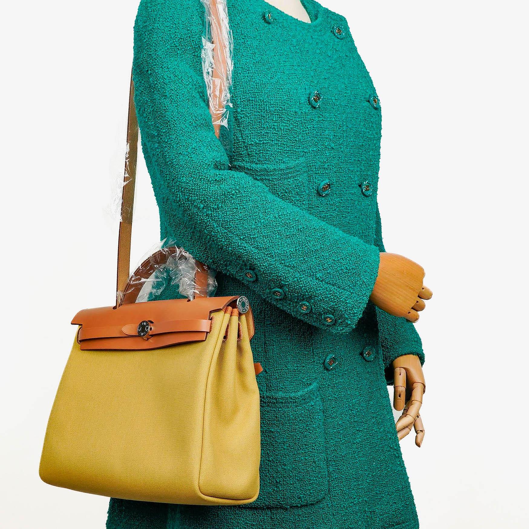 Hermes Herbag 31 Zip Retourne PM Vache Hunter Militär Toile Ginger Naturel