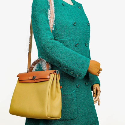 Hermes Herbag 31 Zip Retourne PM Vache Hunter Militär Toile Ginger Naturel