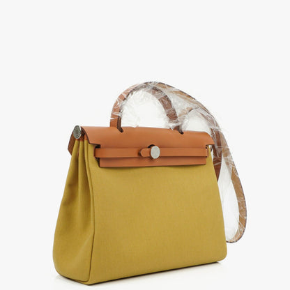Hermes Herbag 31 Zip Retourne PM Vache Hunter Militär Toile Ginger Naturel