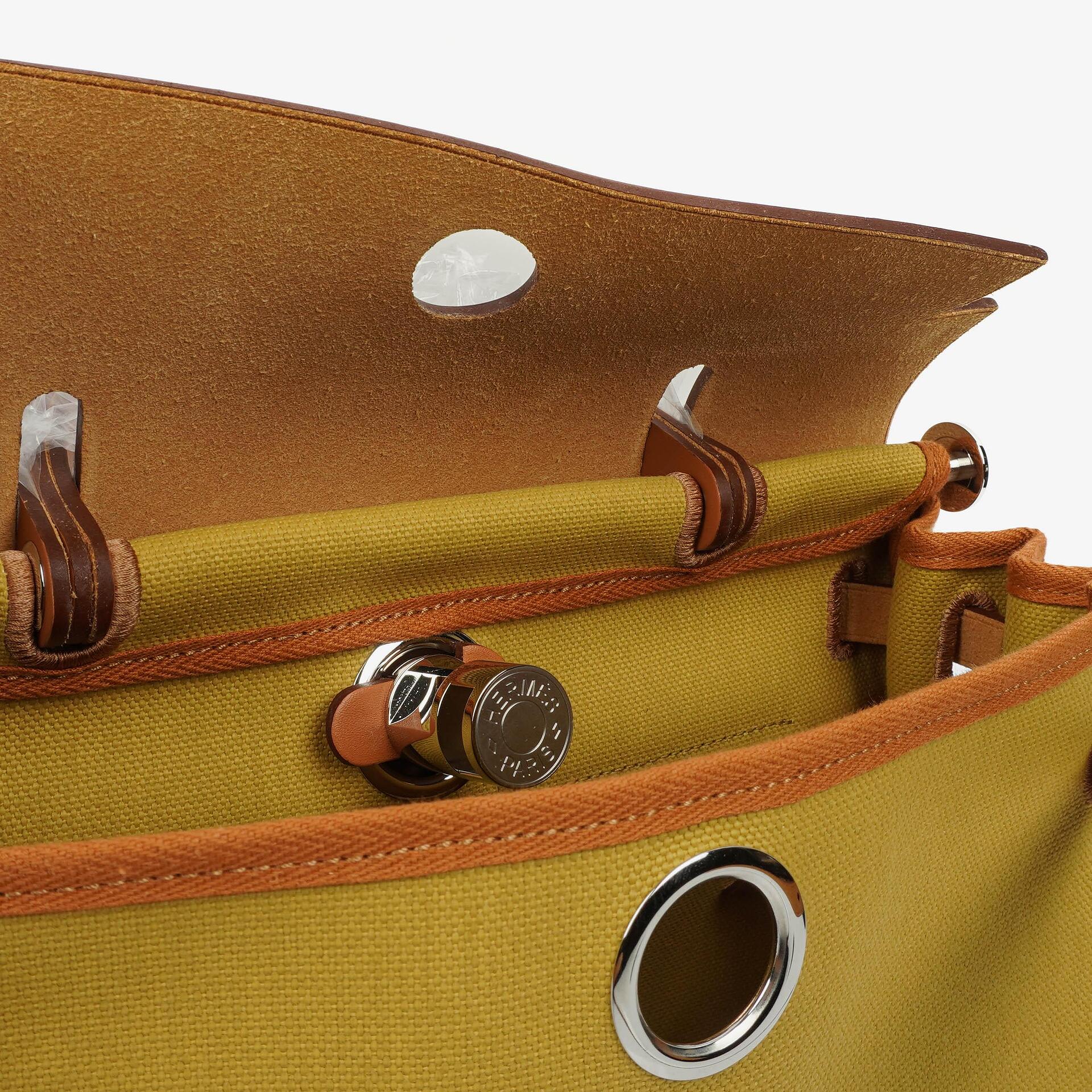 Hermes Herbag 31 Zip Retourne PM Vache Hunter Militär Toile Ginger Naturel