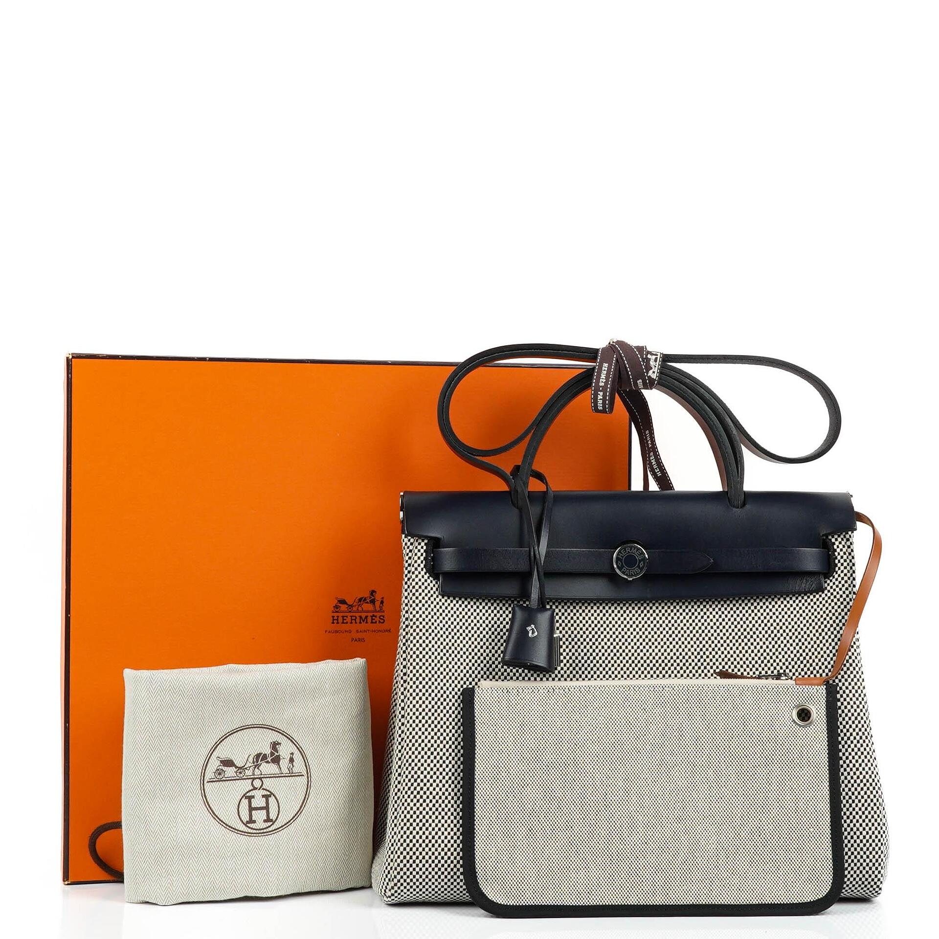 Hermès Herbag Horseshoe Stamp (HSS) Zip PM In Bleu Indigo Vache Hunter Und Criss Viking Stoff Mit Palladium Beschlägen