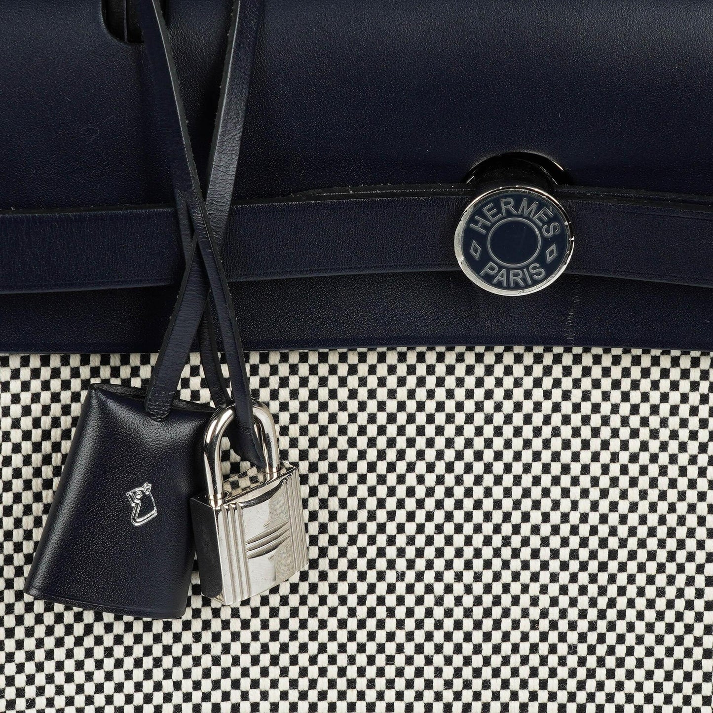 Hermès Herbag Horseshoe Stamp (HSS) Zip PM In Bleu Indigo Vache Hunter Und Criss Viking Stoff Mit Palladium Beschlägen