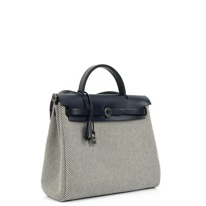 Hermès Herbag Horseshoe Stamp (HSS) Zip PM In Bleu Indigo Vache Hunter Und Criss Viking Stoff Mit Palladium Beschlägen