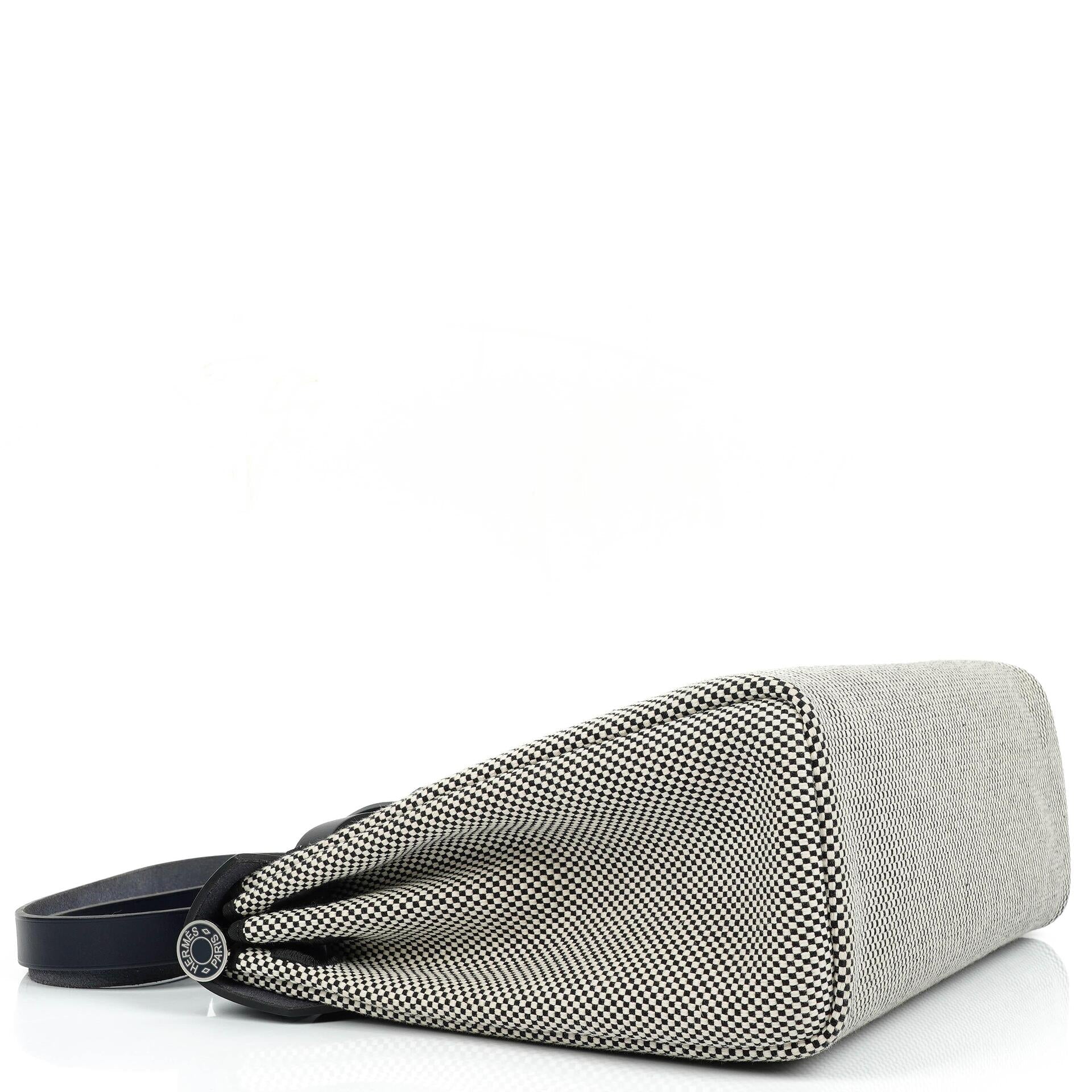 Hermès Herbag Horseshoe Stamp (HSS) Zip PM In Bleu Indigo Vache Hunter Und Criss Viking Stoff Mit Palladium Beschlägen