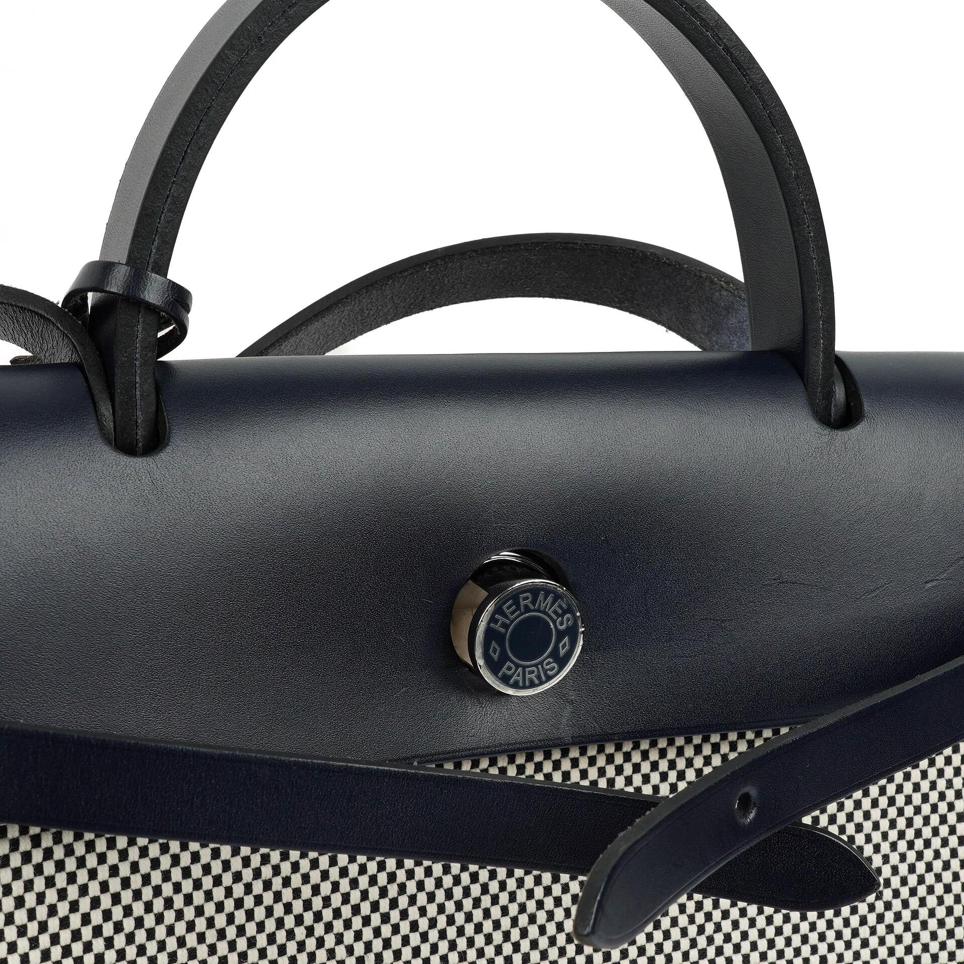 Hermès Herbag Horseshoe Stamp (HSS) Zip PM In Bleu Indigo Vache Hunter Und Criss Viking Stoff Mit Palladium Beschlägen