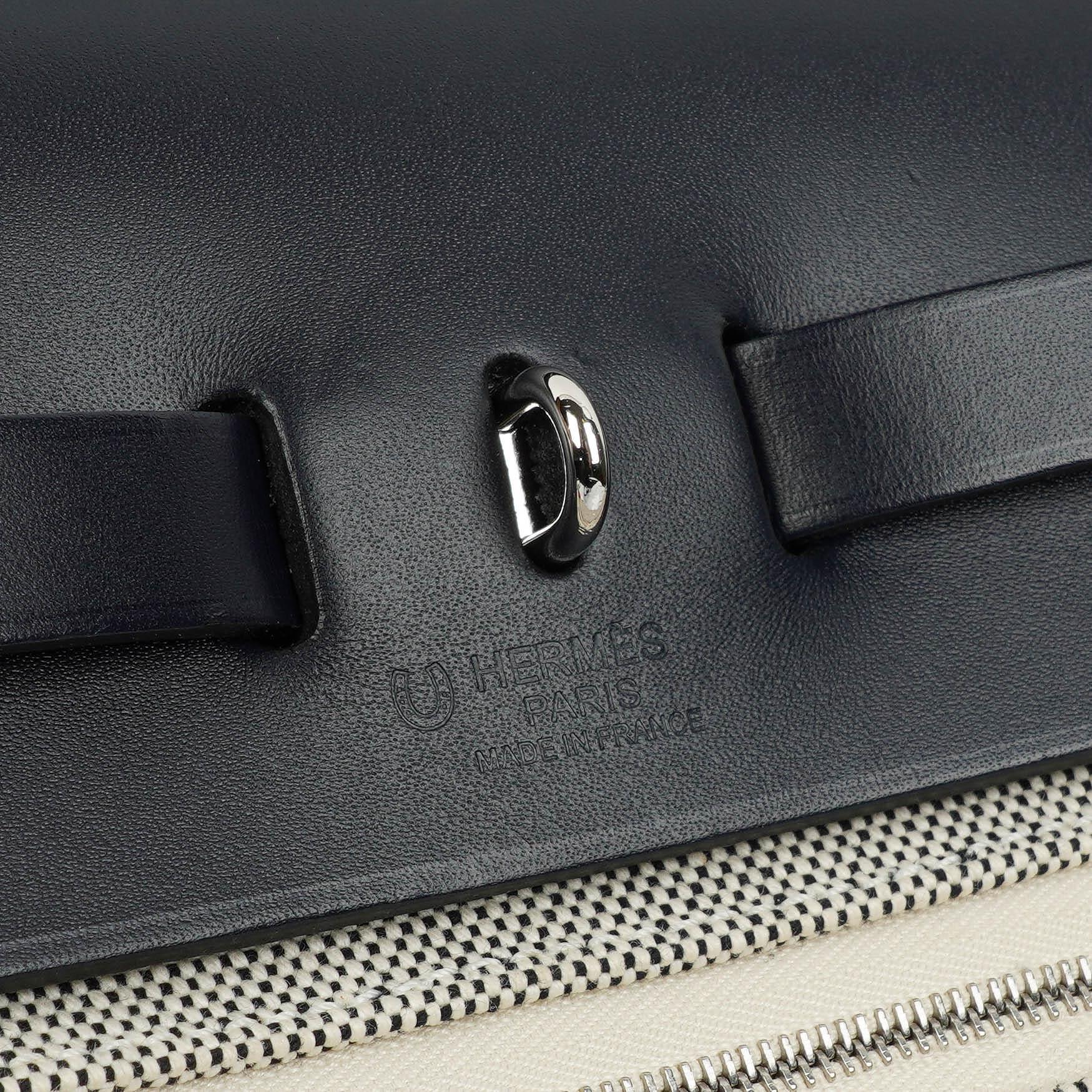 Hermès Herbag Horseshoe Stamp (HSS) Zip PM In Bleu Indigo Vache Hunter Und Criss Viking Stoff Mit Palladium Beschlägen